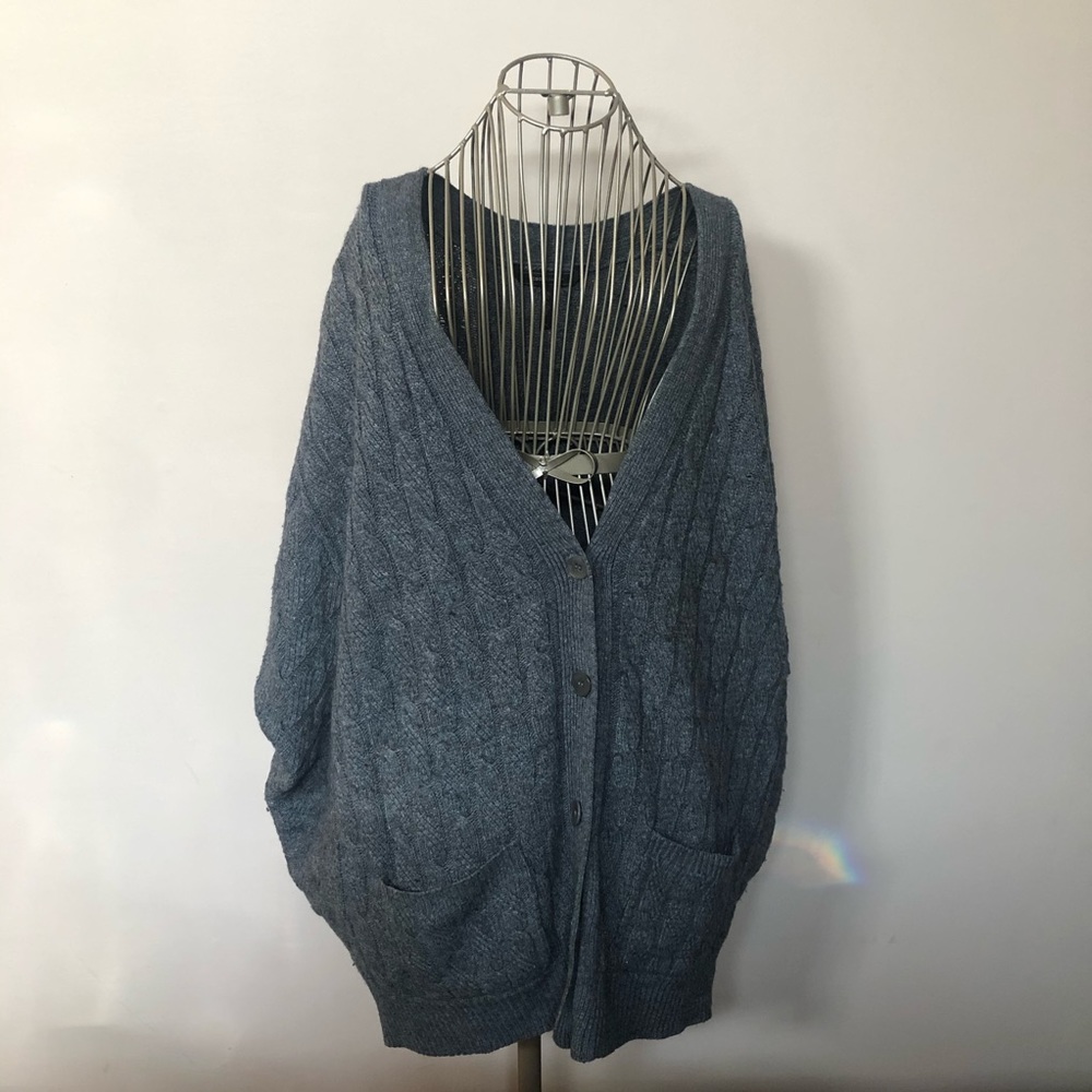 BCBG MAXAZRIA GREY KNITED SWEATER